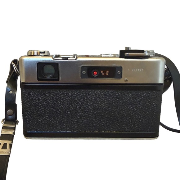 Yashica Electro 35 GSN Silver Black Rangefinder Film Camera 45mm f 1.7 Lens RARE - Picture 2 of 8